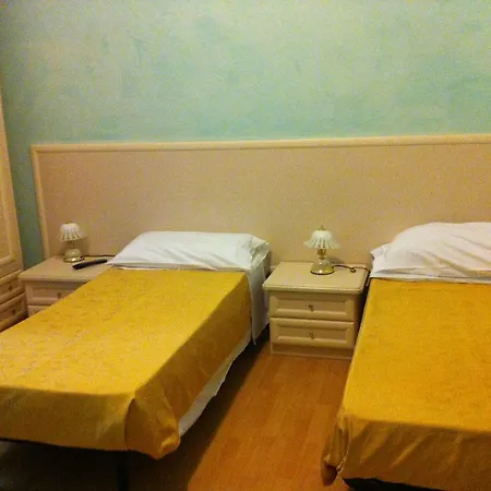 Motel White House *
